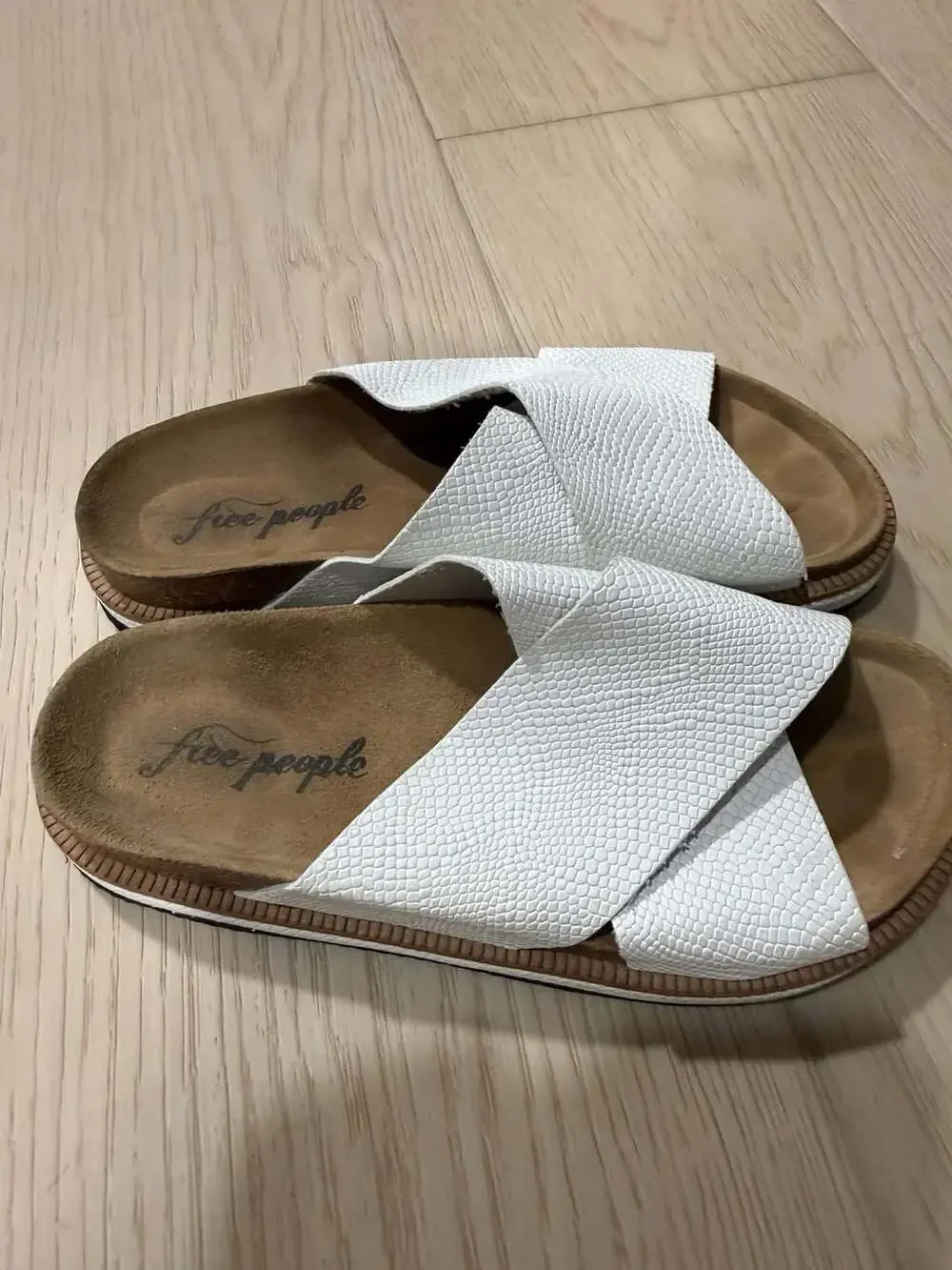 Free People Sidelines Crisscross Footbed Slide Sandals in White Snake Print sz 6